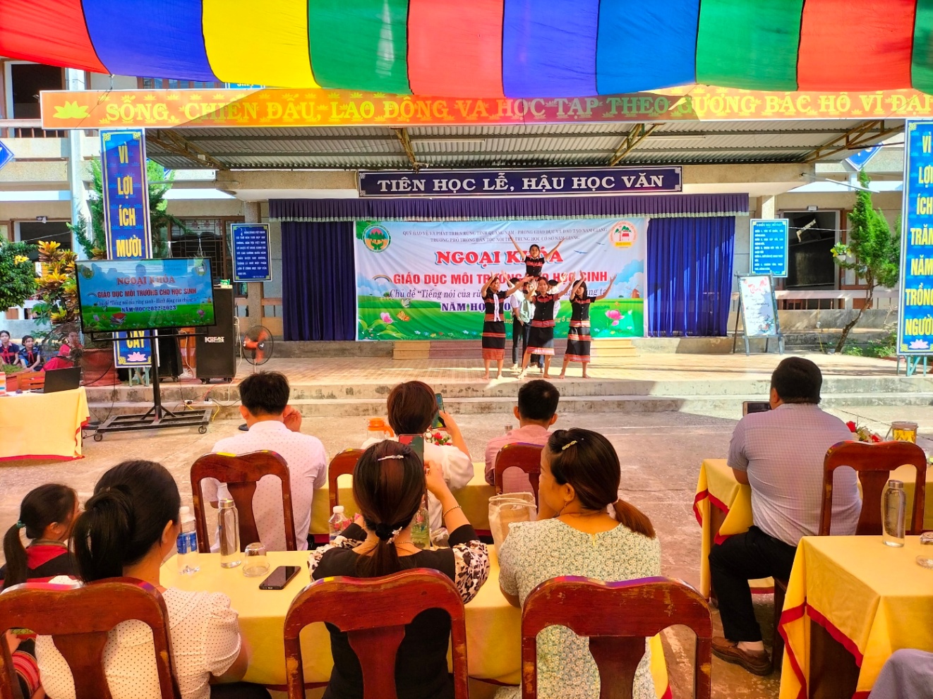 Extracurricular activity: Environmental protection education for students in Nam Giang